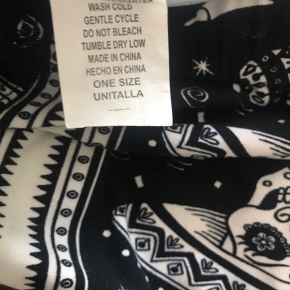 Fun women’s leggings! - Picture 4 of 4